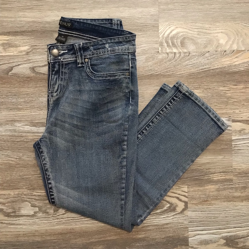Venus Mid Rise Light Rinse Capris Embellished Pockets 10